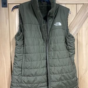 Reversible women’s north face vest